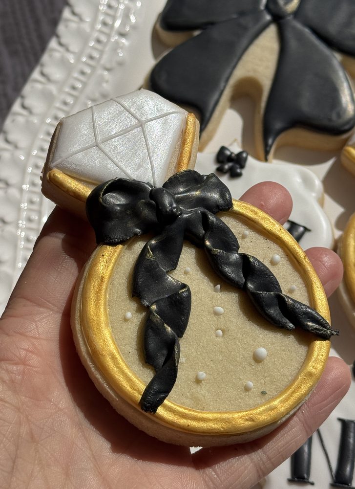 Signature Bow Collection