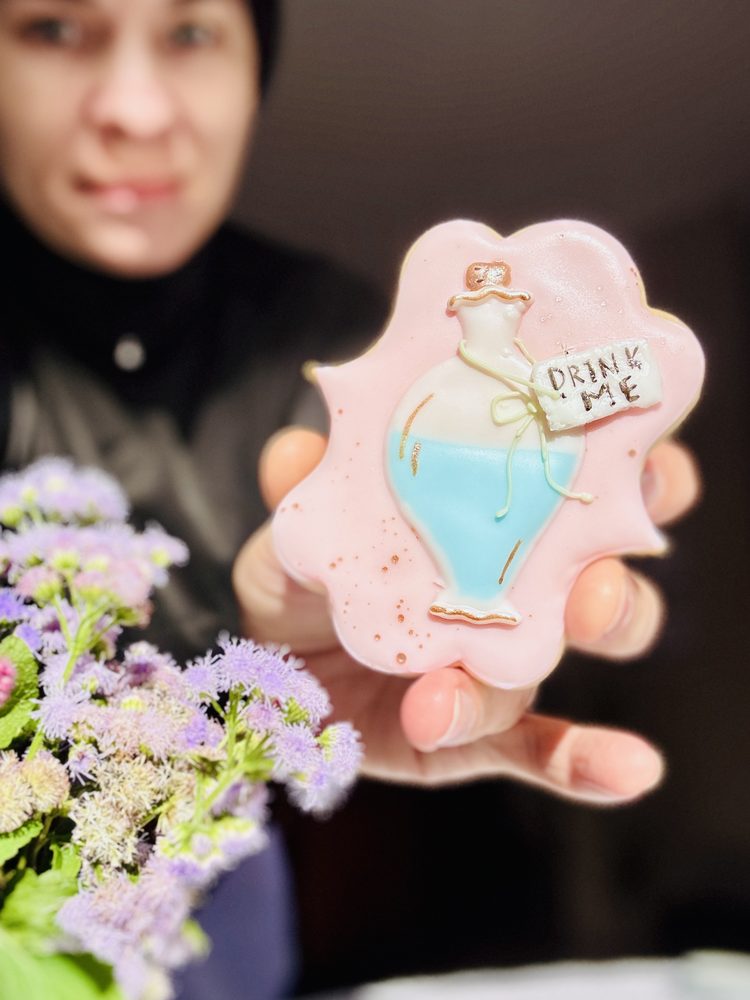 Alice in Wonderland cookie set