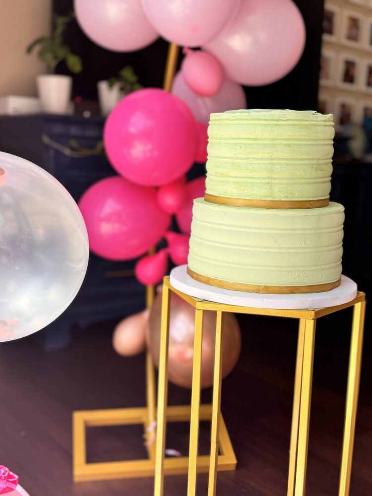 Simple Elegance: tiered cake