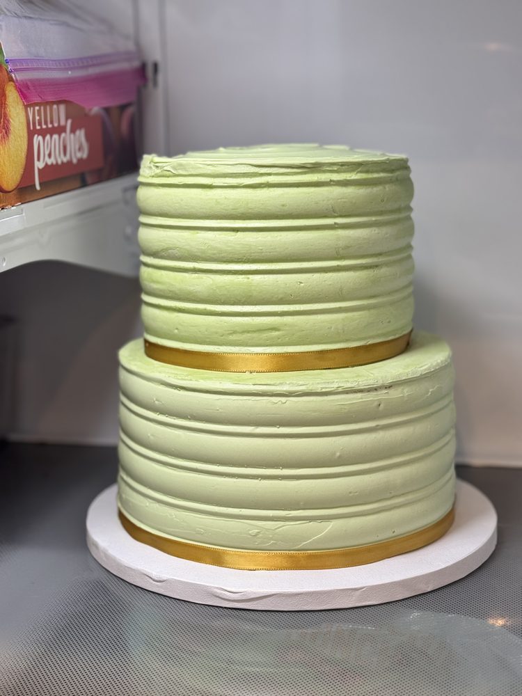 Simple Elegance: tiered cake