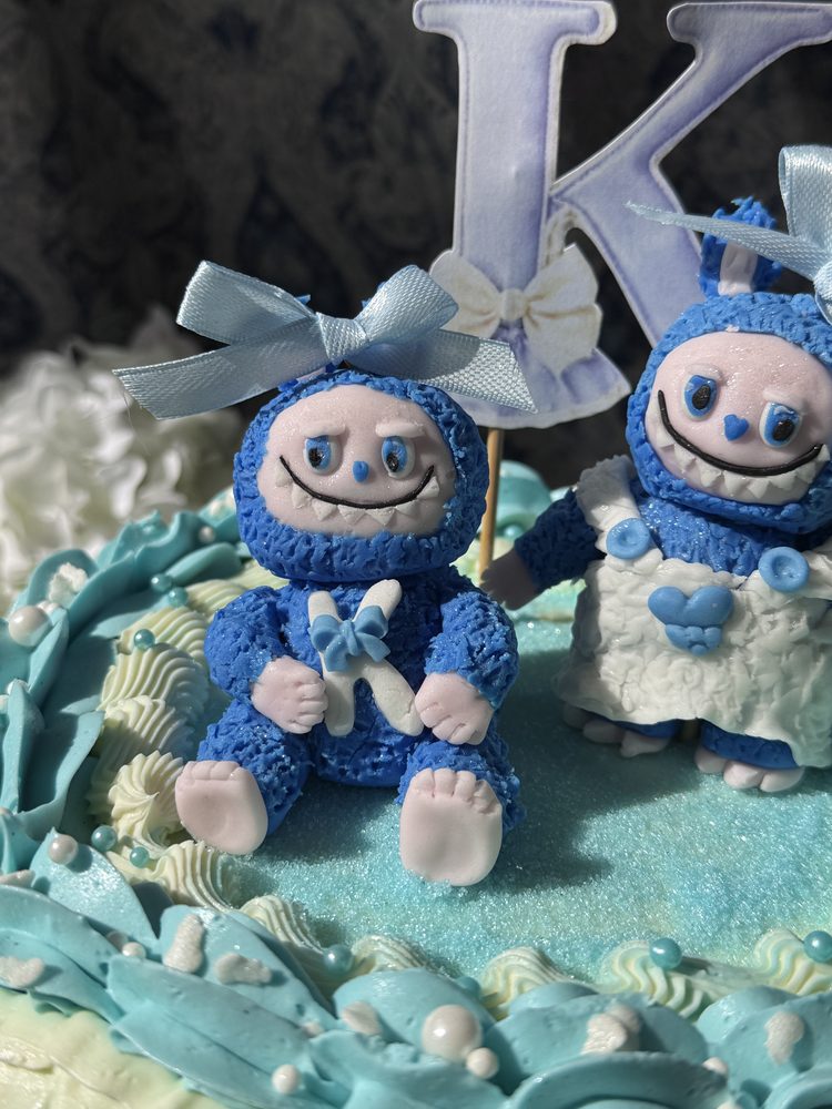 Vintage Labubu inspired cake with cakepop fondant figurines. 