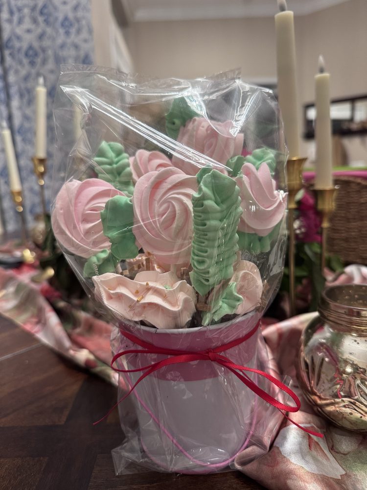 Meringue Bouquet, Edible Flowers easy to share. GF.