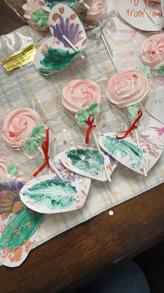 Meringue Bouquet, Edible Flowers easy to share. GF.