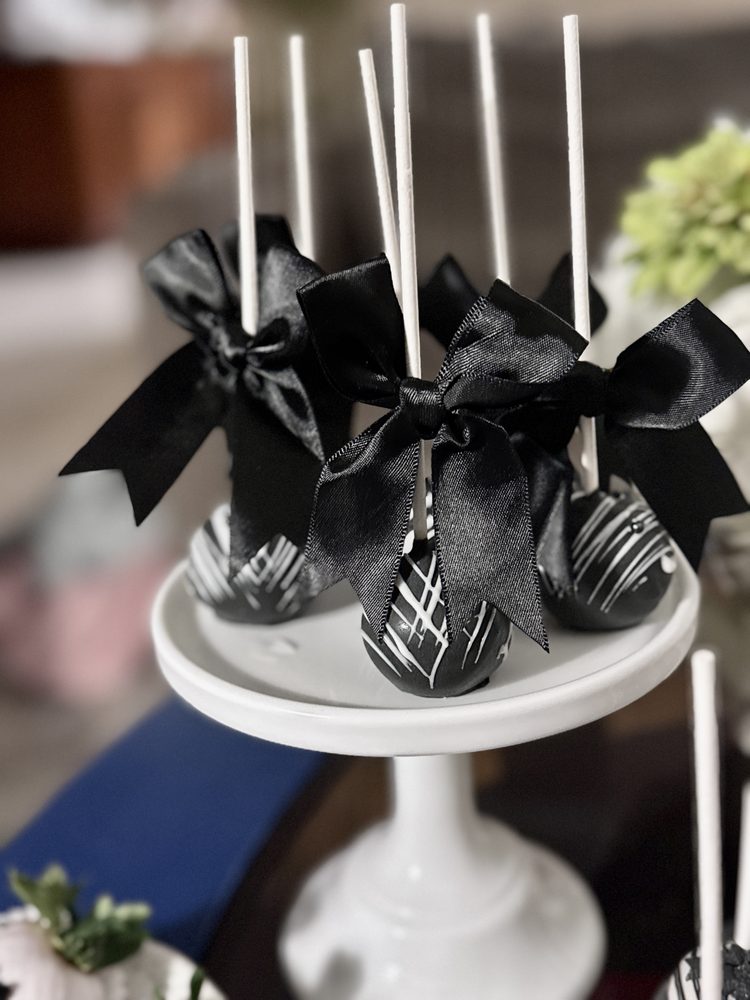 Custom Black&White Bow Bridal Sweets Collection