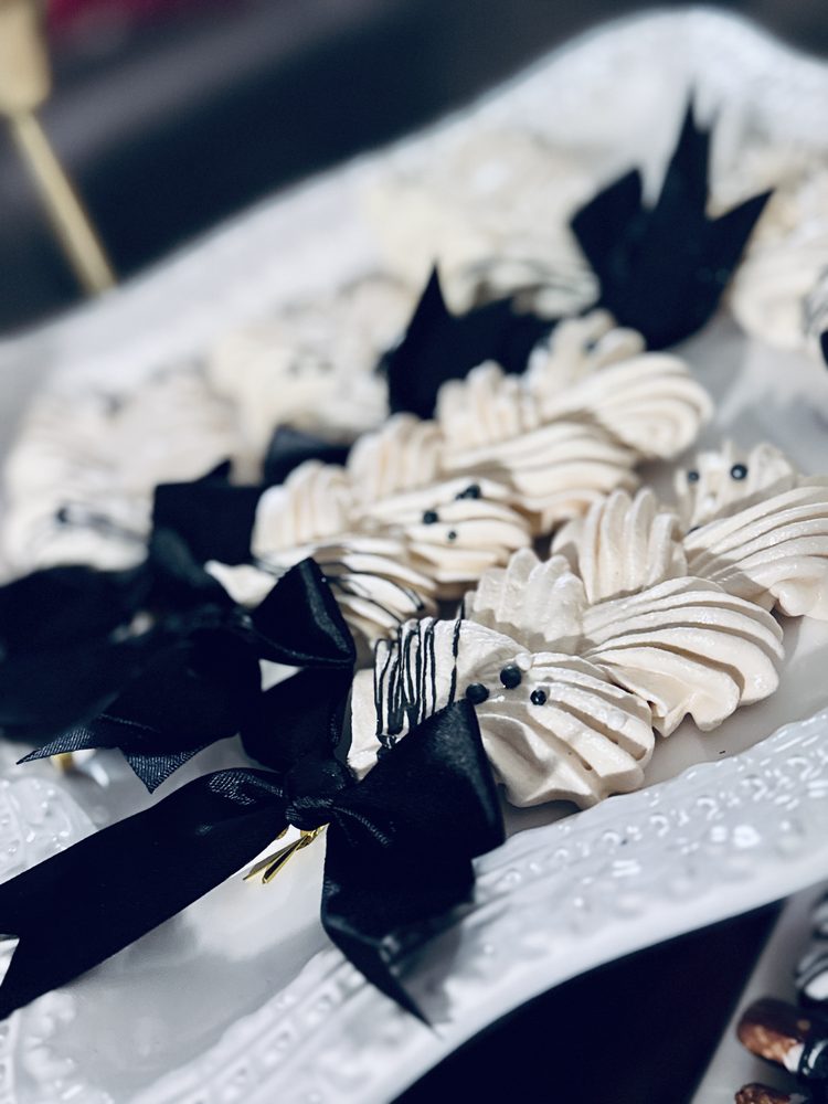 Custom Black&White Bow Bridal Sweets Collection