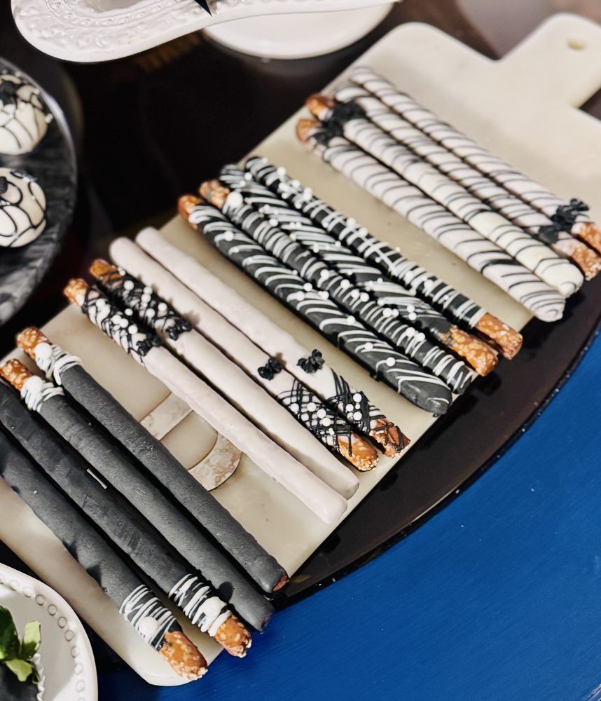 Custom Black&White Bow Bridal Sweets Collection