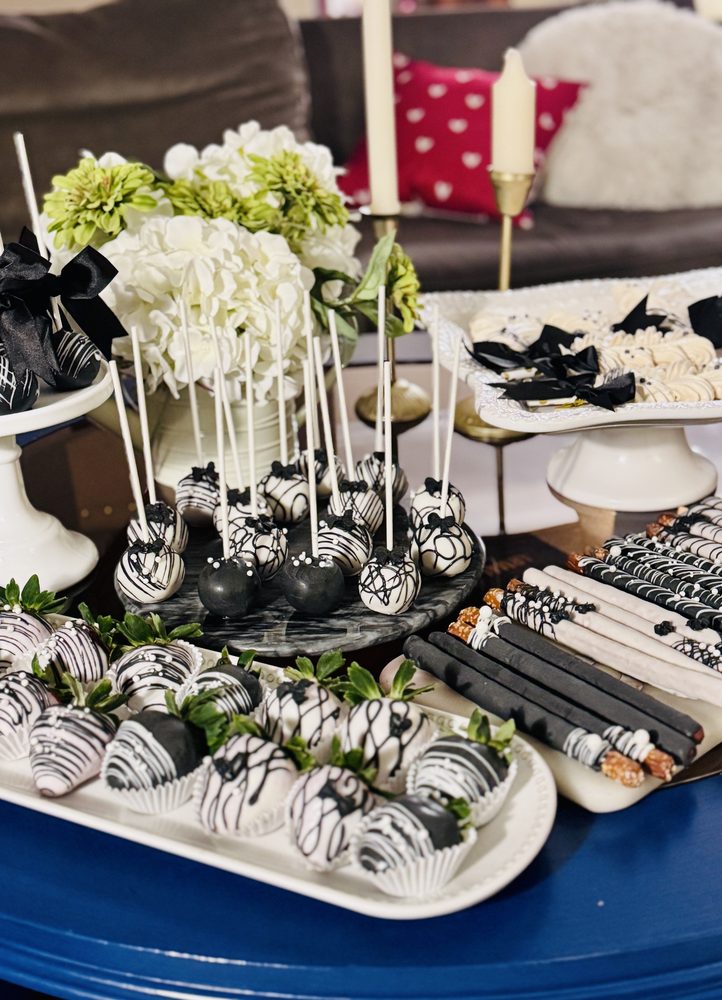 Custom Black&White Bow Bridal Sweets Collection