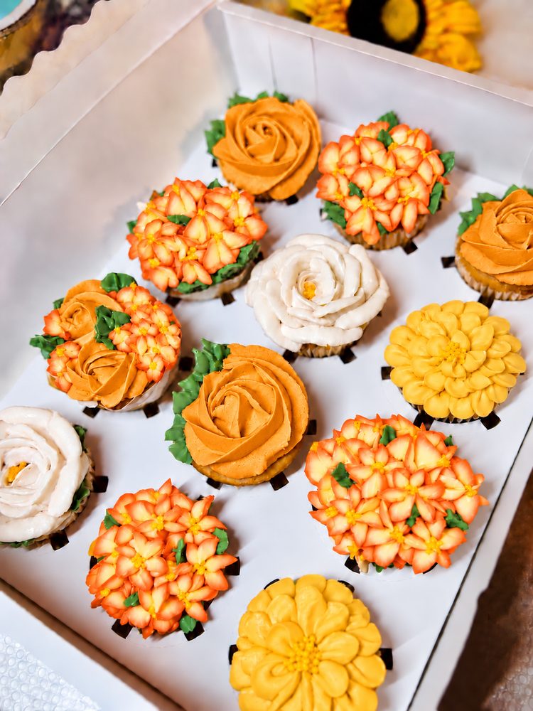 12 Garden Party Floral Cupcakes