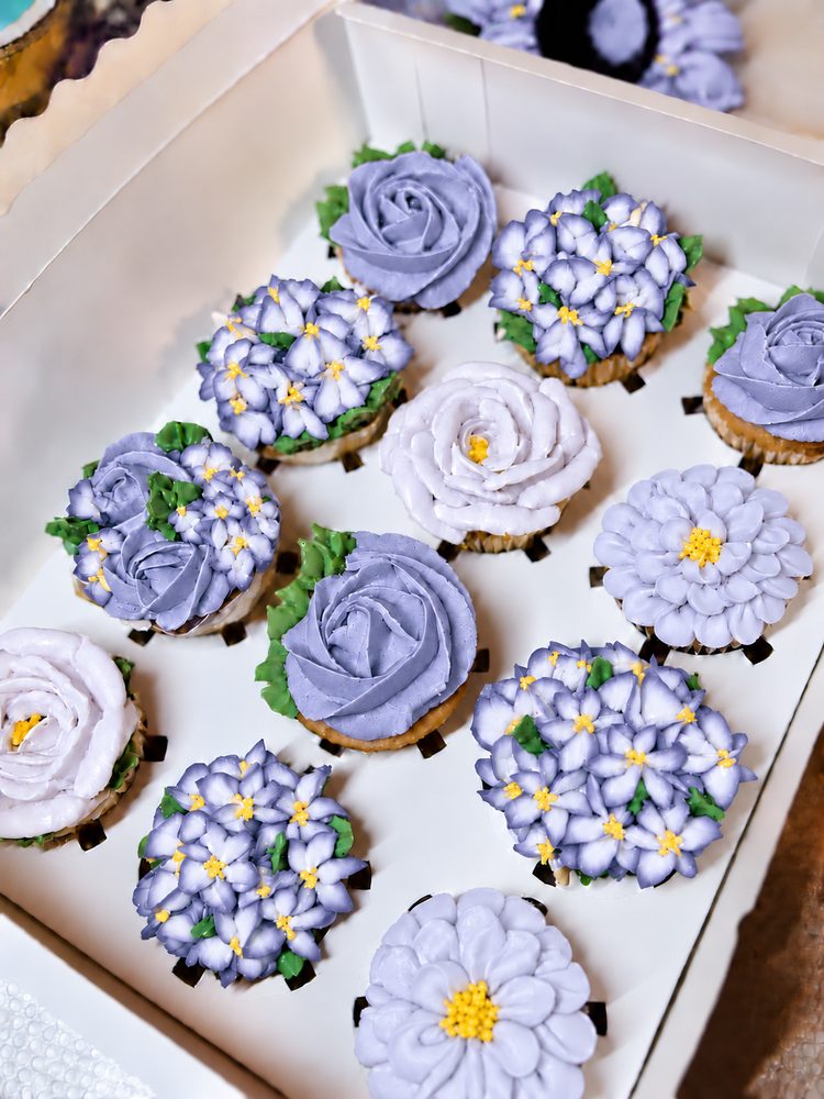 12 Garden Party Floral Cupcakes
