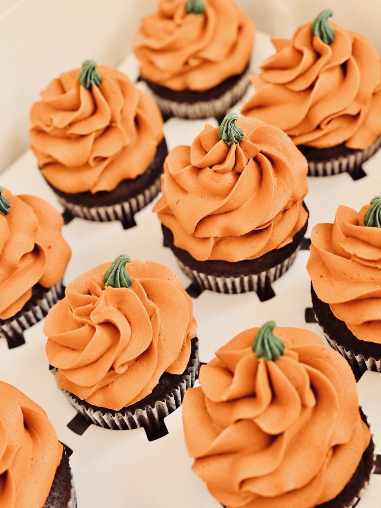 Pumpkin Patch Thanksgiving or Halloween Cupcakes