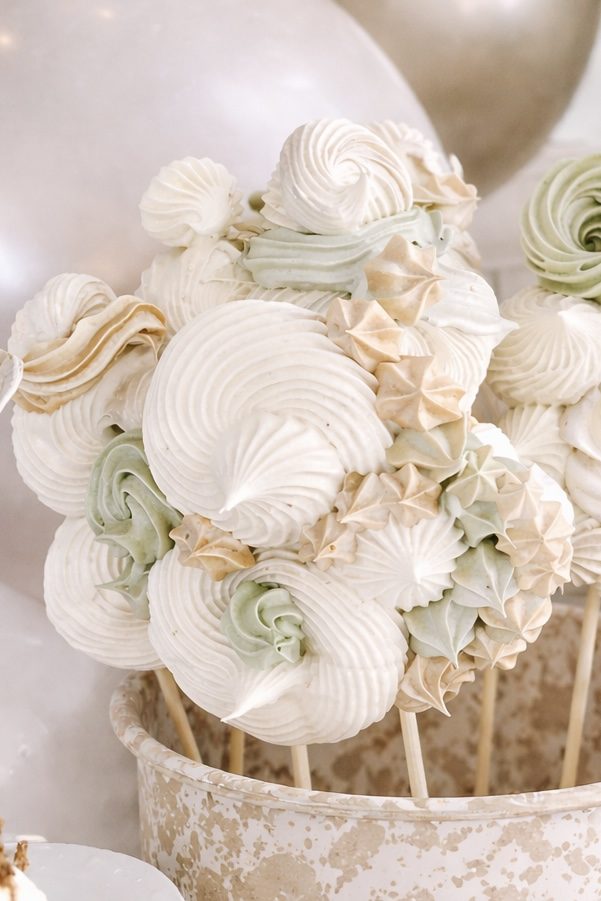 Meringue Pops on a Stick – Custom Color Meringue Lollipops